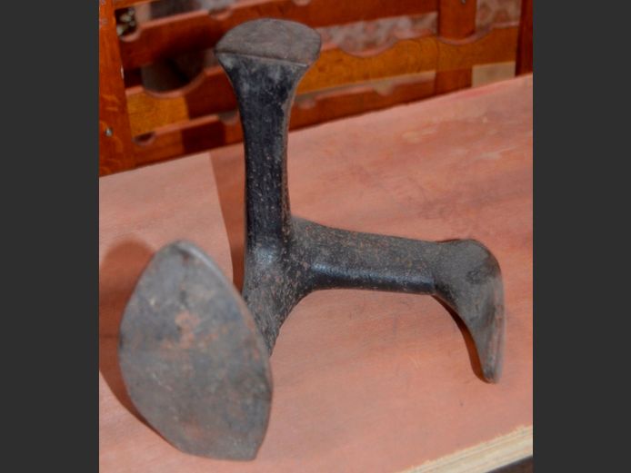 ANTIQUE CAST IRON COBBLER'S ANVIL