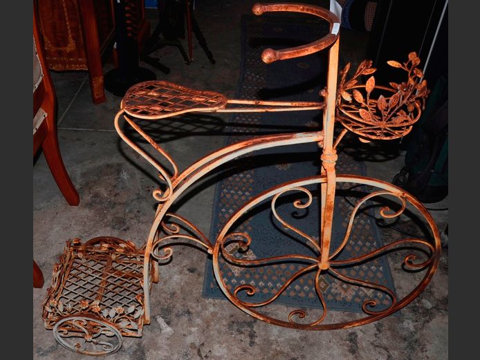 METAL BICYCLE SHAPED PLANTER, 105cm Long x 96cm High [Rusted]