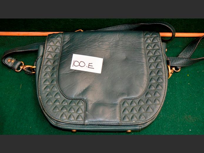 UN JOUR AILLEURS GREEN LEATHER HANDBAG