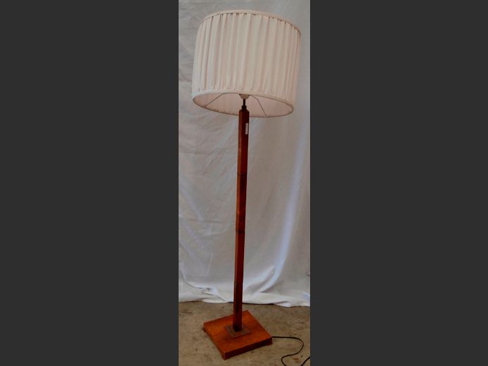 MID-CENTURY MODERN ADJUSTABLE STANDING LAMP WITH SHADE, 139cm High