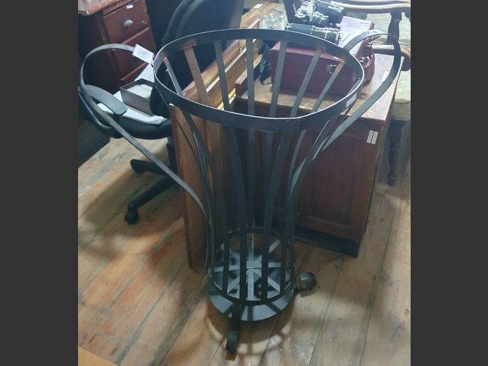 BLACK METAL FLOWER STAND, 77 x 52 x 100cm