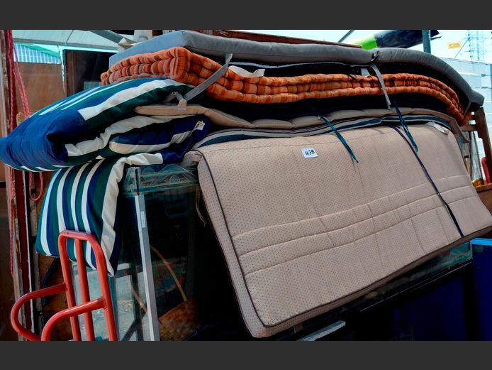 ASSORTED POOL LOUNGER & PATIO CHAIR CUSHIONS