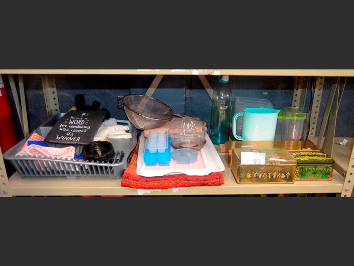 PLASTIC STORAGE CONTAINERS, CHOPPING BOARD, DISH DRYING RACK, etc