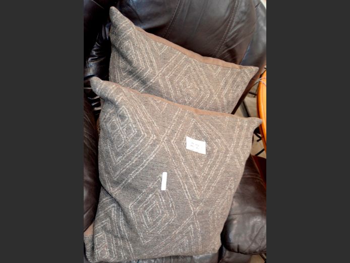 PAIR BROWN SCATTER CUSHIONS
