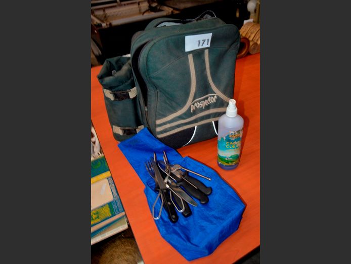 PROSPECTOR PICNIC BAG WITH CONTENTS