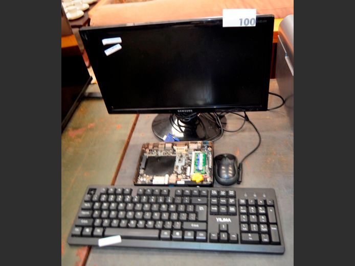 SAMSUNG MONITOR & KEYBOARD [Untested, no power supply]