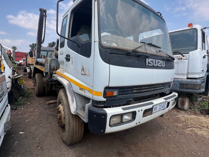 ISUZU 2200 Skip Loader