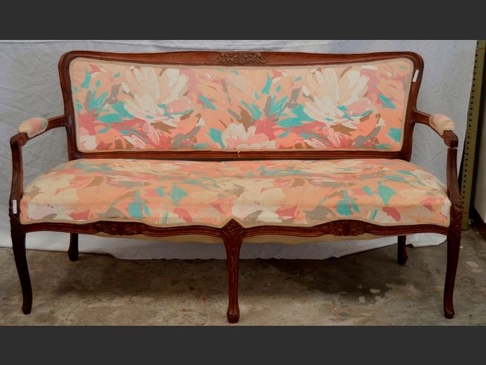 QUEEN ANNE MAHOGANY & UPHOLSTERED 2-SEATER SETTEE, 155 x 55cm