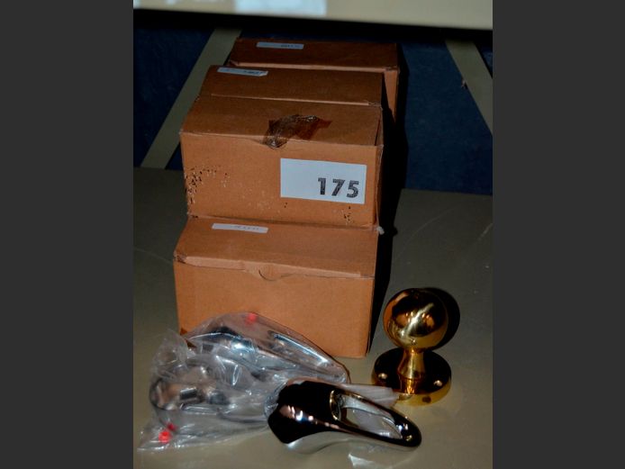 LOT: BRASS DOOR HANDLES & CHROME TAP HANDLES