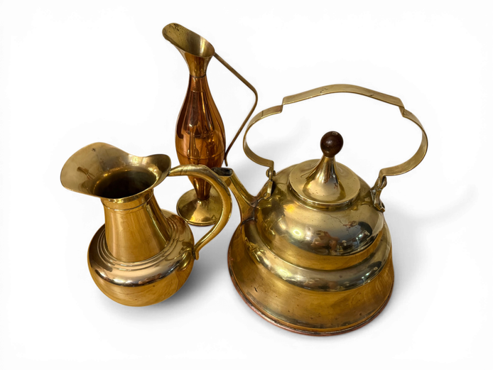 Assorted Brass & Copper Kitchenware Collection (Kettle, Jugs & Ewers)