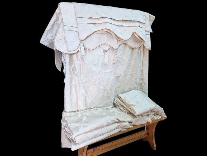 Luxurious Natural Colored Jacquard Curtains with Blockout