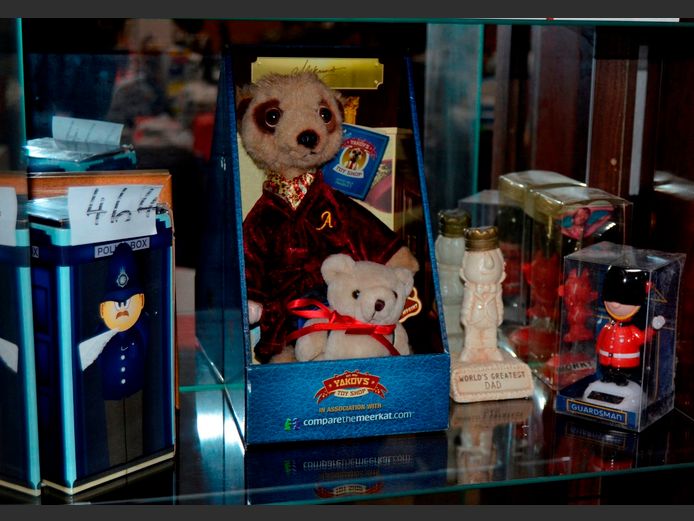 POLICE MONEY BOX, MEERKOVO TEDDY BEAR, STAR POWERED DANCING ROYAL GUARD, etc