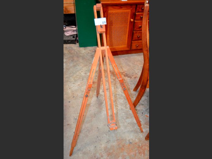 TEAK ADJUSTABLE EASEL