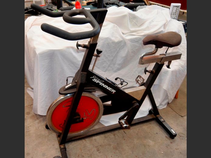 STAR TRAC SPINNING BIKE [Rusted]