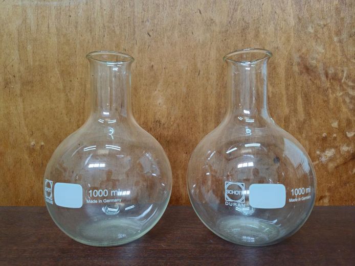 Pair of Schott Duran 1000ml Flat-Bottom Laboratory Glass Flasks