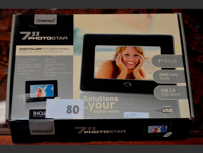 PHOTOSTAR 7" DIGITAL PHOTO FRAME [Switches on, untested further]