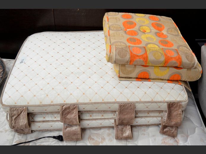 PAIR BEIGE, ORANGE & BROWN SCATTER CUSHIONS, etc