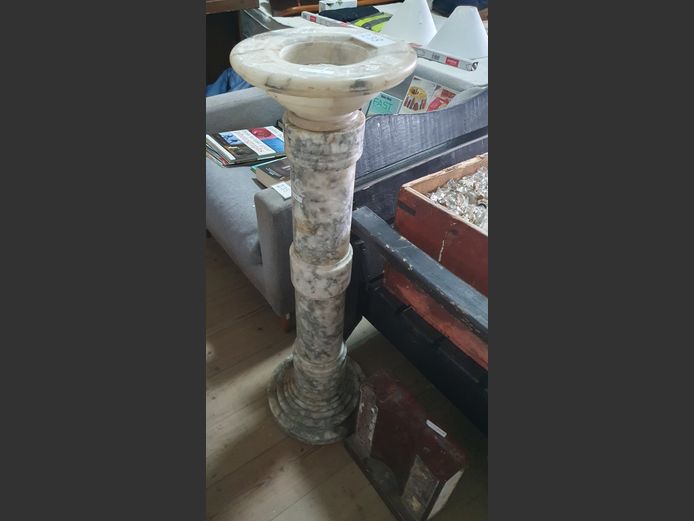 LOT: MARBLE PLINTH & ANOTHER