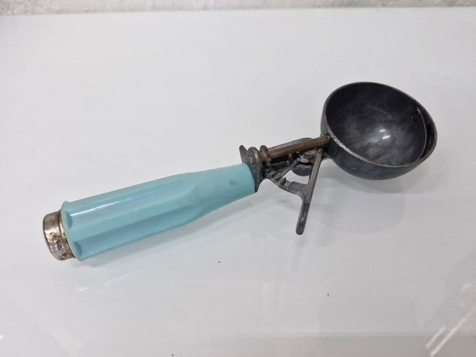 Vintage Mechanical Ice Cream Scoop with Pastel Blue Handle