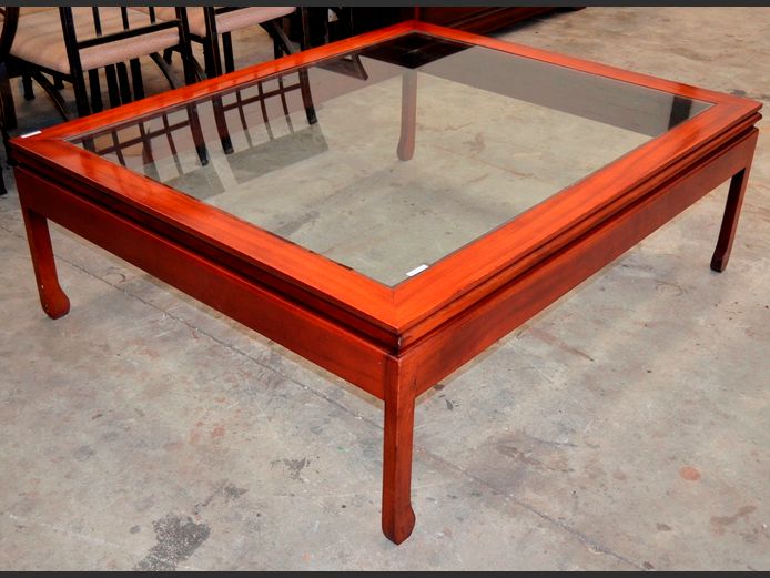 MAHOGANY COFFEE TABLE WITH GLASS TOP, 139 x 114 x 47cm
