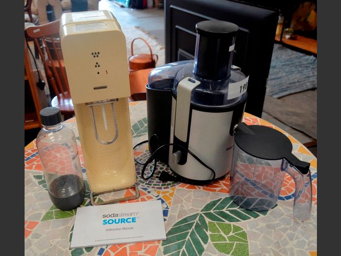 PHILIPS JUICER & A SODA STREAM  [Switches on, untested further]