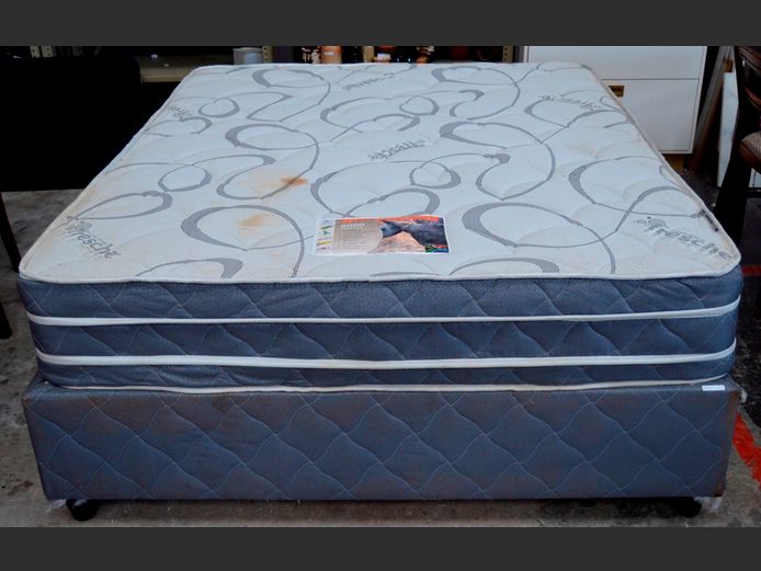 ORTHOCARE QUEEN SIZE BED BASE & MATTRESS SET [Needs a clean]