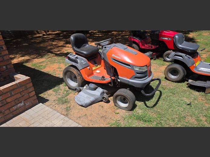 YTH254XP Husvarna Lawnmower