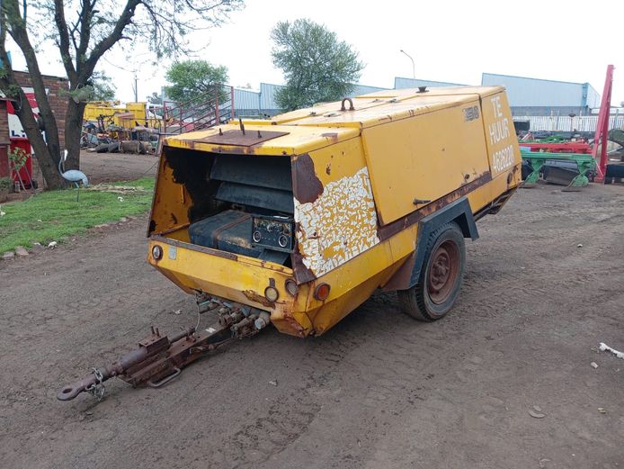 MOBILE AIR COMPRESSOR