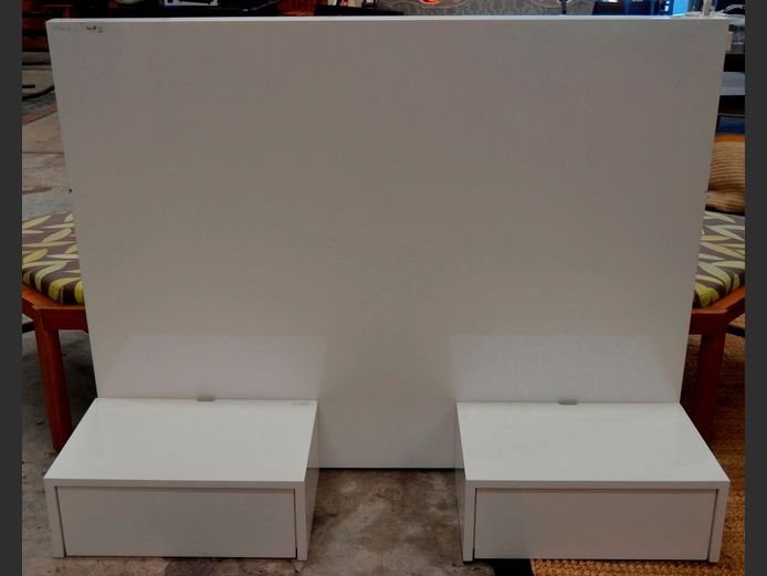 WHITE DUCO WALL MOUNT QUEEN SIZE HEADBOARD WITH PAIR PEDESTALS