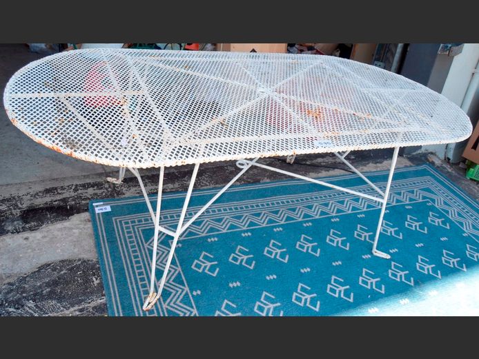 MID-CENTURY OVAL  WIRE MESH GARDEN TABLE, 203 x 99cm