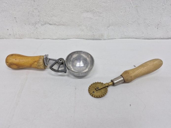 Vintage Ice Cream Scoop & Italian Pastry Cutter Wheel