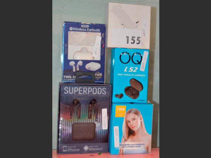 LOT OF 5: VARIOUS EARPHONES [Untested]