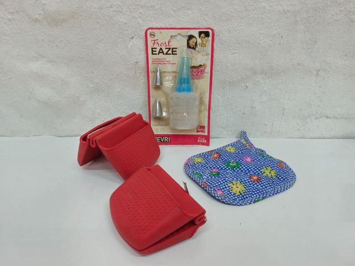Silicone Pinch Mitts, Icing Decorator & Pot Holder