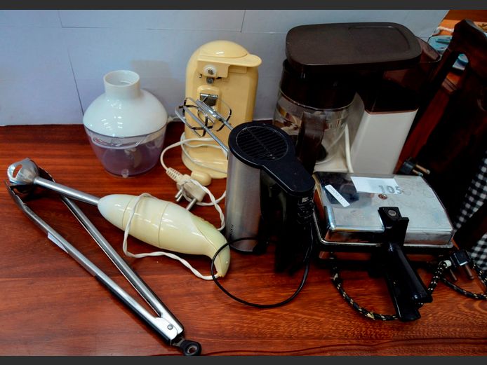 STICK BLENDER, MIXER, COFFEE MACHINE, ELECTRIC CAN OPENER, etc [Switch on, untested further]