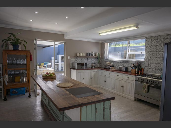 3 nights Beach House Accommodation- Inverlow Beach Cottage | The Russell Family