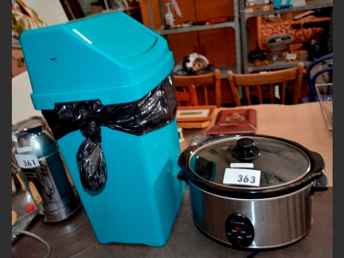 PLATINUM SLOW COOKER [Switches on, untested further]