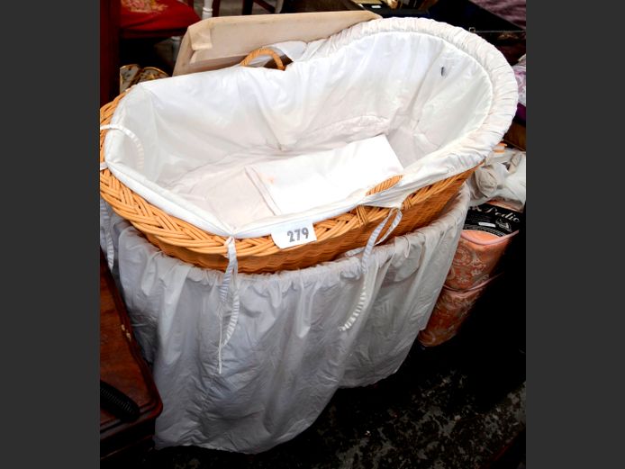 WICKER CRIB ON STAND