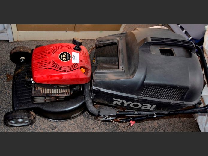 MOUNTFIELD RV40 150cc PETROL LAWNMOWER WITH GRASS CATCHER [Untested, oil has leaked out]