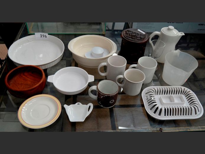 CORNINGWARE PIE DISH, MUGS, WOODEN COASTERS, etc