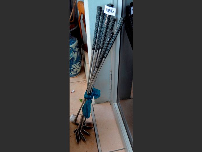 LOT: 9 x  ARIZONA GOLF CLUBS