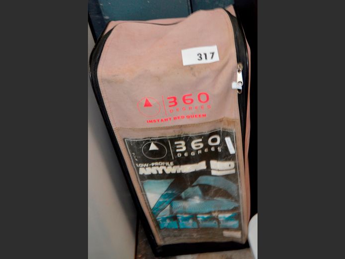 360 DEGREES QUEEN SIZE INSTANT CAMPING BED [Condition unknown]