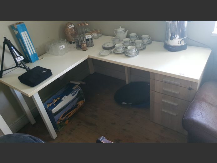 WHITE L-SHAPED 4-DRAWER DESK, 180 x 140 x 74cm