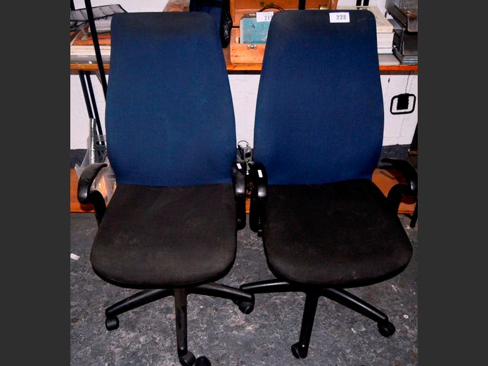PAIR BLACK & BLUE SWIVEL OFFICE CHAIRS [Need a clean]