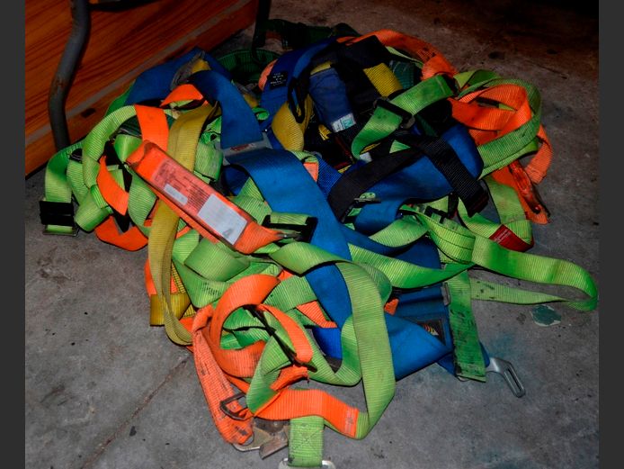 LOT: SAFETY HARNESSES