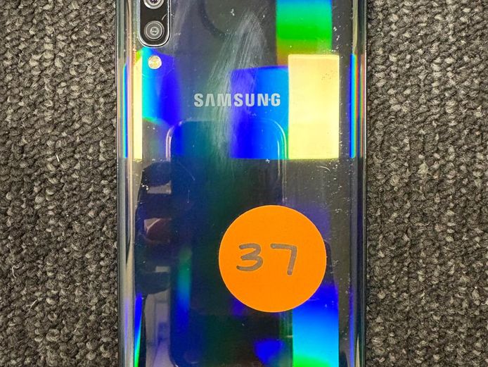 37 - Samsung Galaxy A50