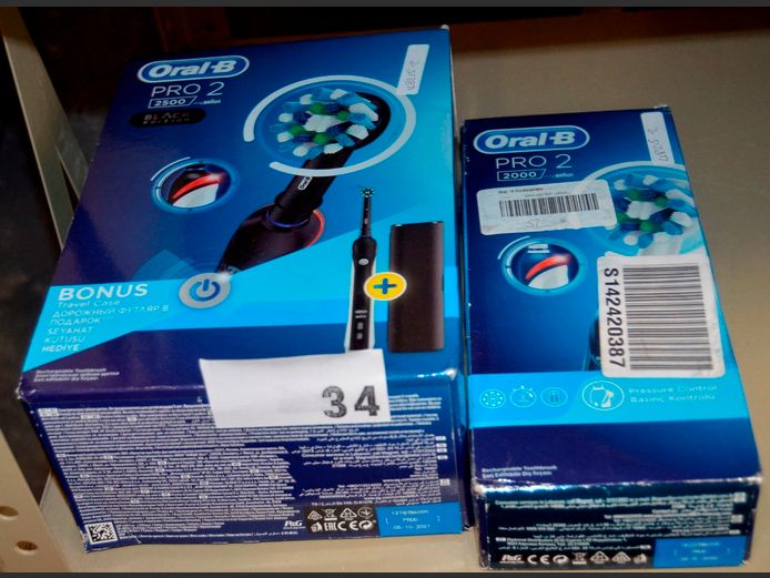 LOT: 2 x ORAL B PRO 2 TOOTHBRUSHES [Untested]