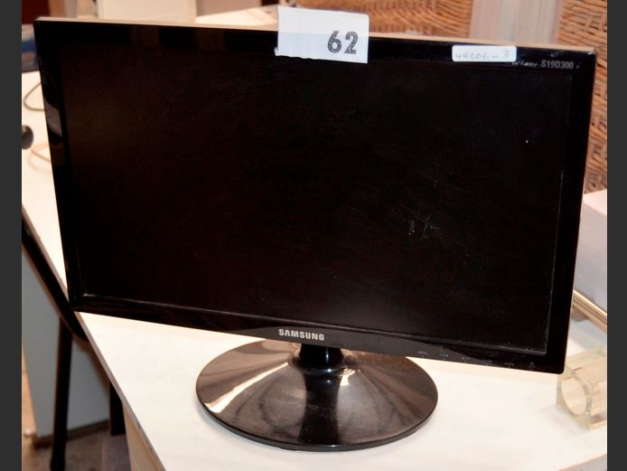 SAMSUNG 19" L.E.D. MONITOR [No power supply, untested]