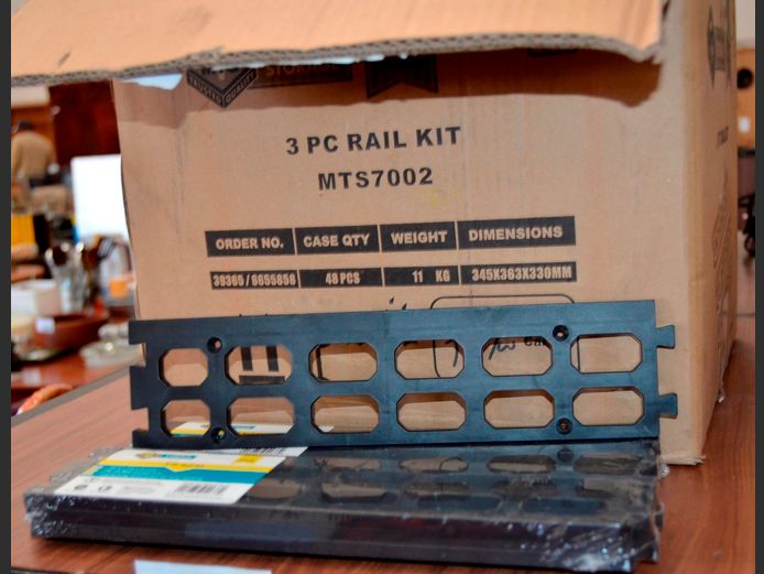 LOT: 3-PIECE RAIL KITS
