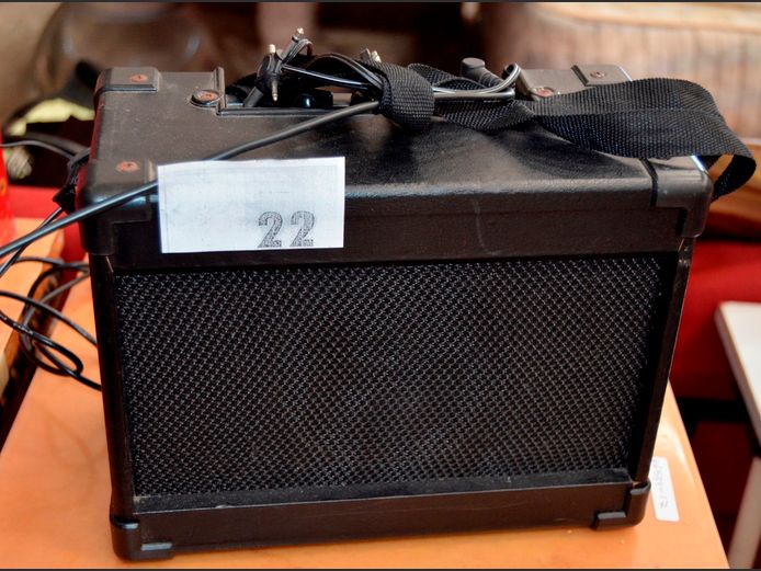 M6/10 10W GUITAR AMPLIFIER, 25 x 12 x 18cm [Switches on, untested further]