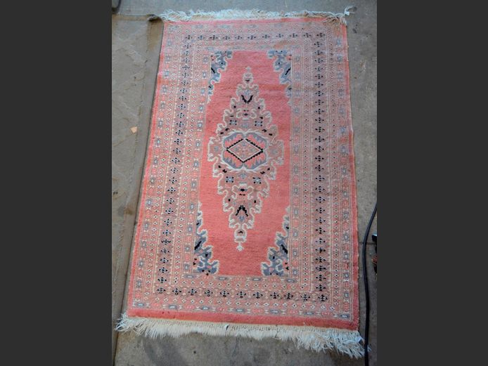DUSTY PINK, BEIGE, BLACK & GREY PERSIAN RUG, 125 x 79cm